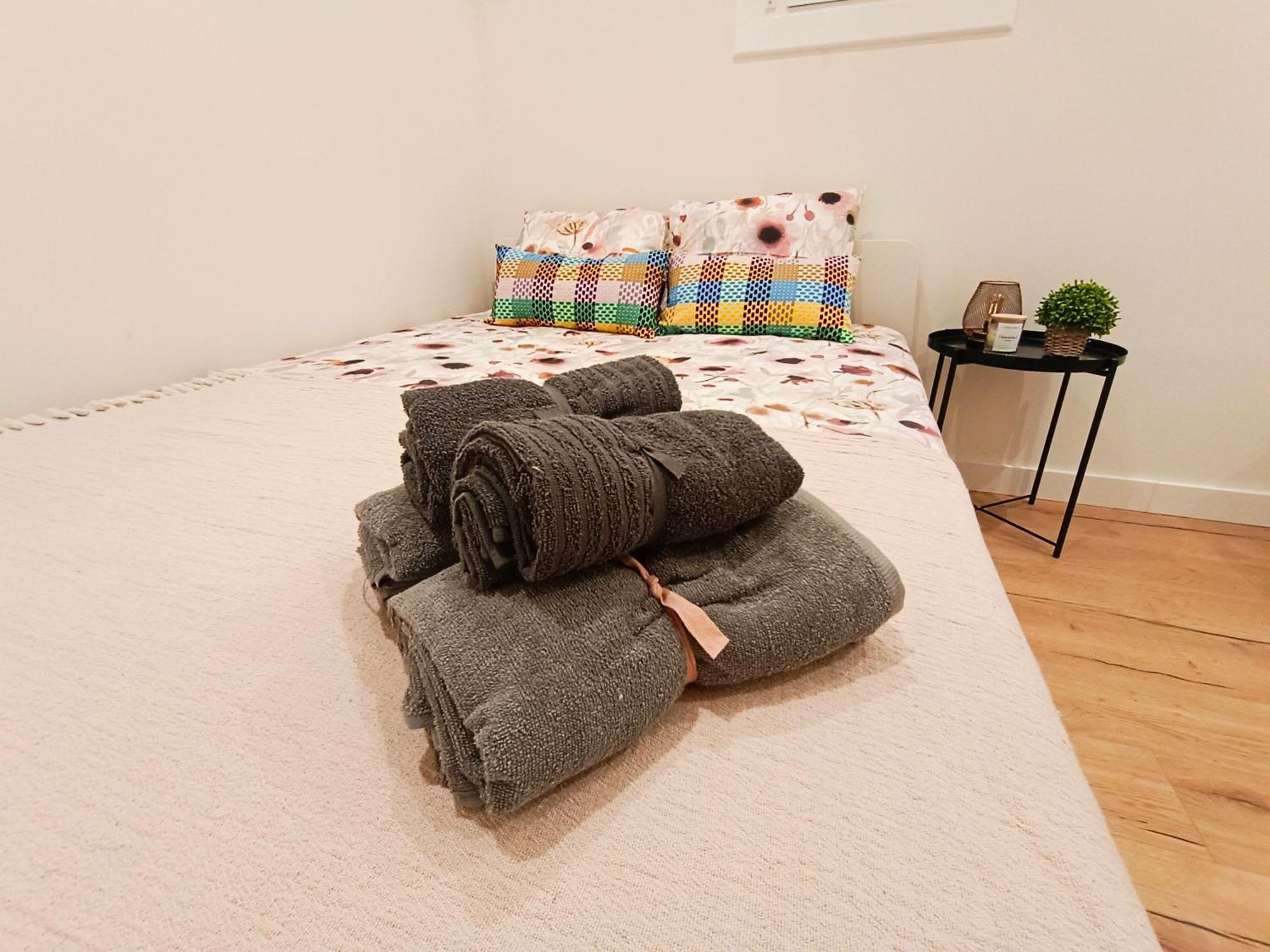 Private Rooms In Born Барселона Екстериор снимка