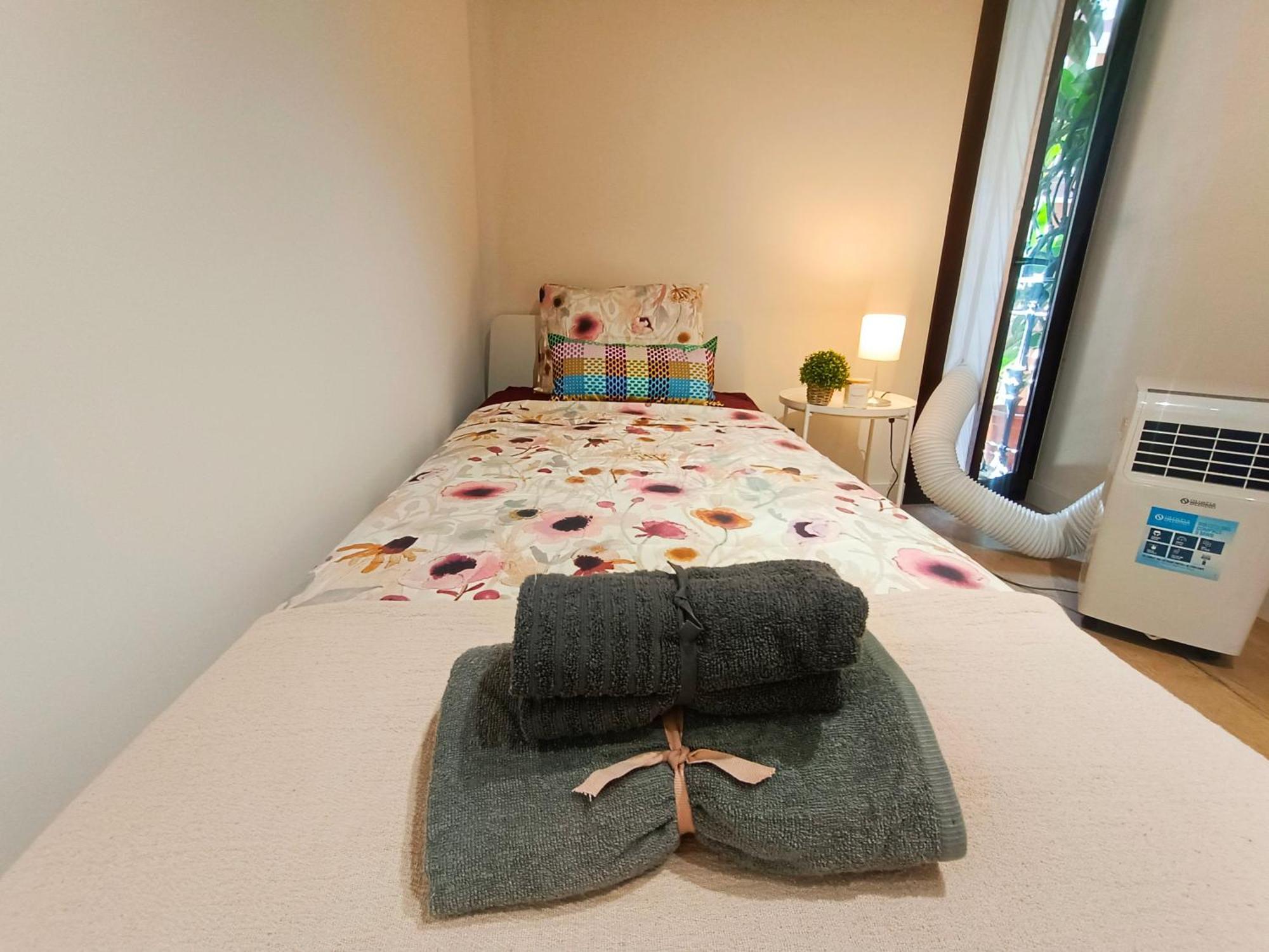 Private Rooms In Born Барселона Екстериор снимка