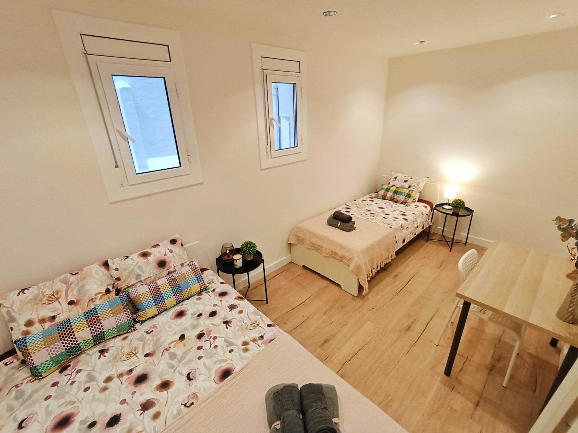 Private Rooms In Born Барселона Екстериор снимка